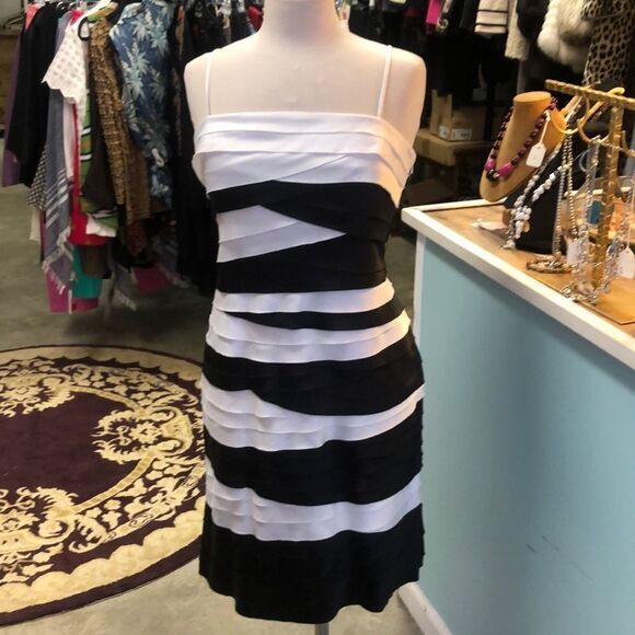 JS COLLECTION Black/White Tiered Cocktail Dress 10 - Picture 6 of 8